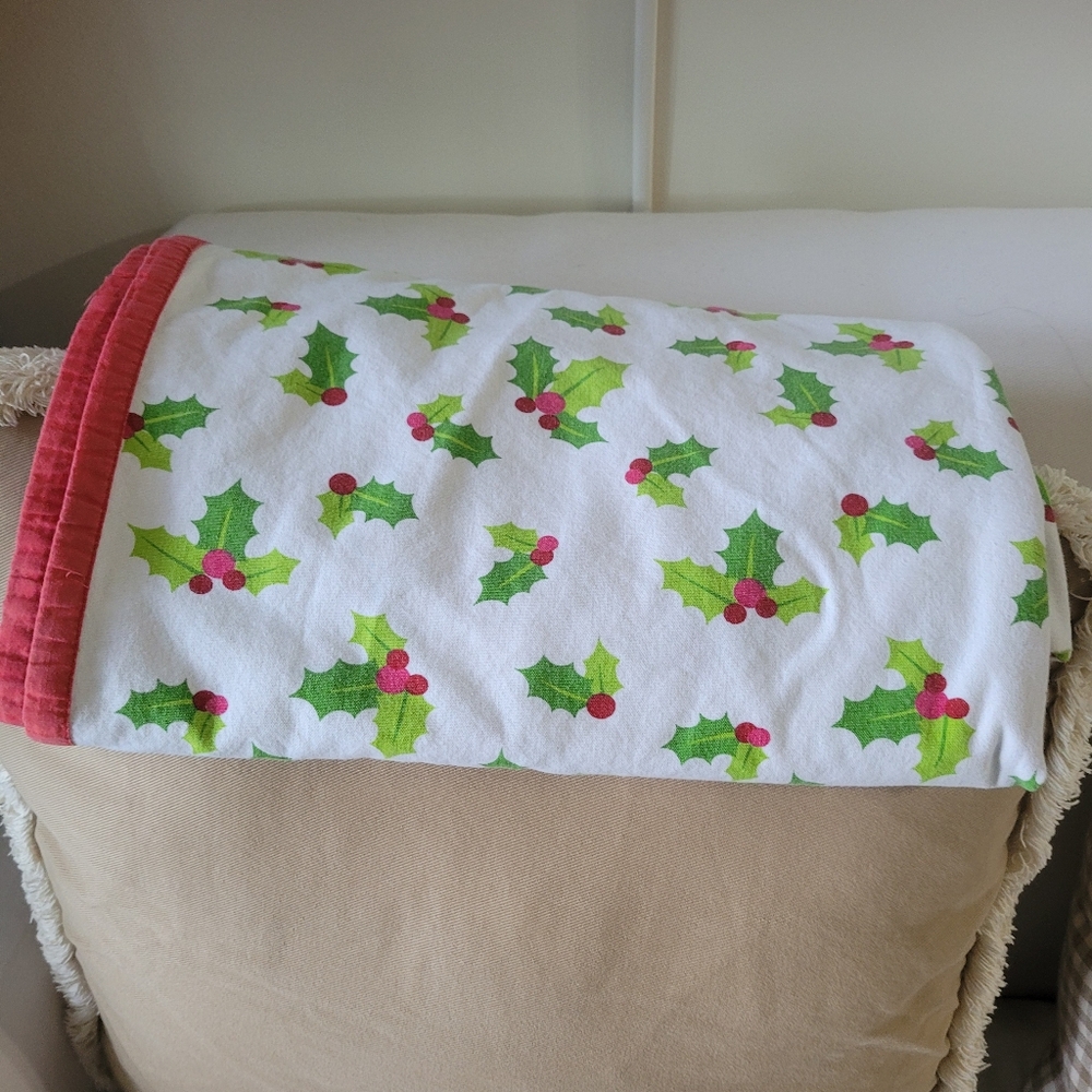 Vintage Heavy Cotton Christmas Festive Holly Print Tablecloth.